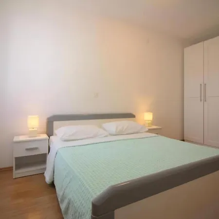 Palma In Strandnaehe Mit Garten Grill Apartment Porec