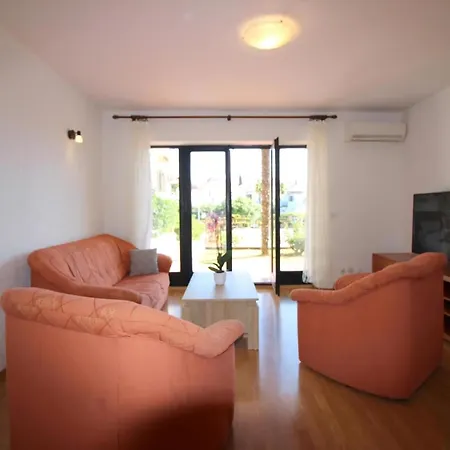 Palma In Strandnaehe Mit Garten Grill Apartment Porec